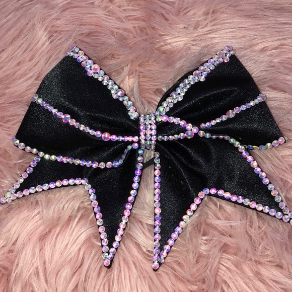 Cheer bow - Picture 1 of 2